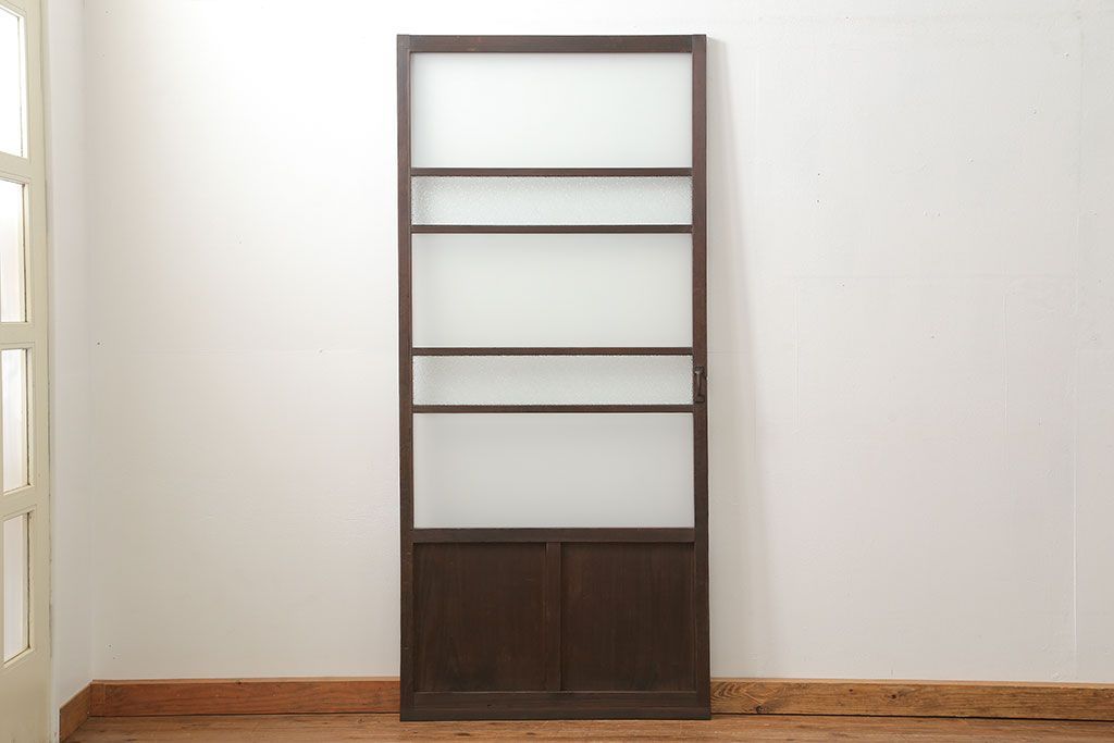 アンティーク ダイヤガラスとすりガラスのシンプルな扉