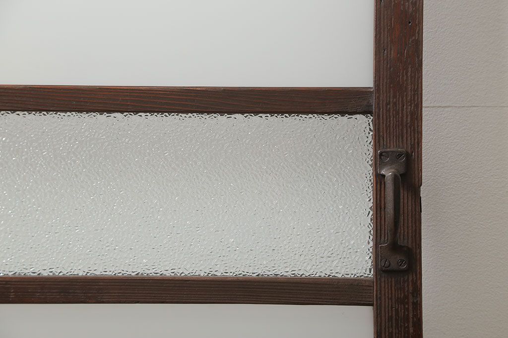 アンティーク ダイヤガラスとすりガラスのシンプルな扉