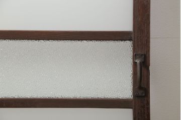 アンティーク ダイヤガラスとすりガラスのシンプルな扉