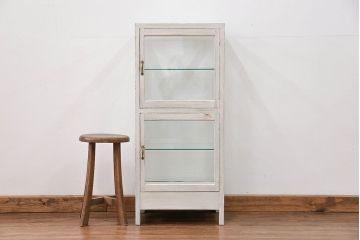 アンティーク家具　アンティークペイント 古いパン屋の縦型ガラスケース(ショーケース)