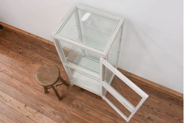 アンティーク家具　アンティークペイント 古いパン屋の縦型ガラスケース(ショーケース)