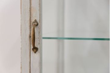 アンティーク家具　アンティークペイント 古いパン屋の縦型ガラスケース(ショーケース)