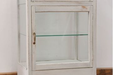 アンティーク家具　アンティークペイント 古いパン屋の縦型ガラスケース(ショーケース)