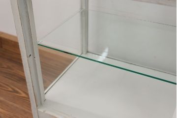 アンティーク家具　アンティークペイント 古いパン屋の縦型ガラスケース(ショーケース)