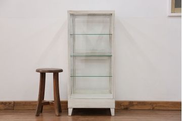 アンティーク家具　アンティークペイント 古いパン屋の縦型ガラスケース(ショーケース)