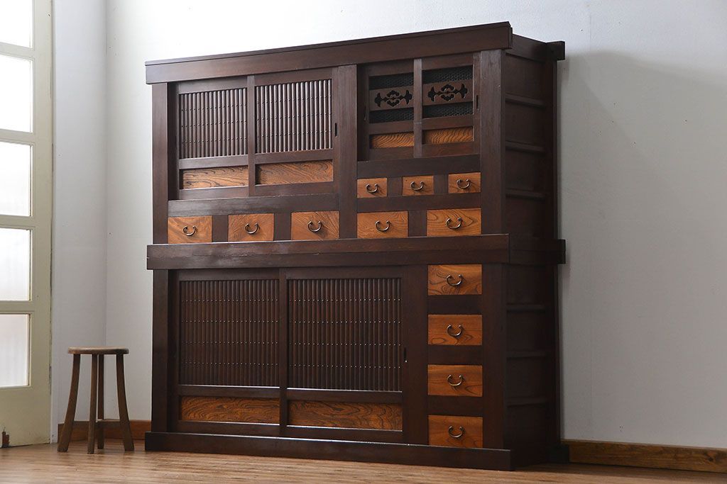 アンティーク家具　古民具・骨董 状態の良い美しい昇り引き出し付き六尺水屋箪笥(近江水屋箪笥、食器棚)