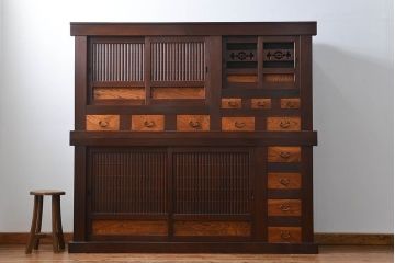 アンティーク家具　古民具・骨董 状態の良い美しい昇り引き出し付き六尺水屋箪笥(近江水屋箪笥、食器棚)