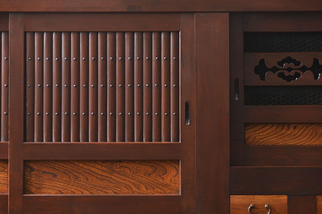 アンティーク家具　古民具・骨董 状態の良い美しい昇り引き出し付き六尺水屋箪笥(近江水屋箪笥、食器棚)