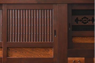 アンティーク家具　古民具・骨董 状態の良い美しい昇り引き出し付き六尺水屋箪笥(近江水屋箪笥、食器棚)