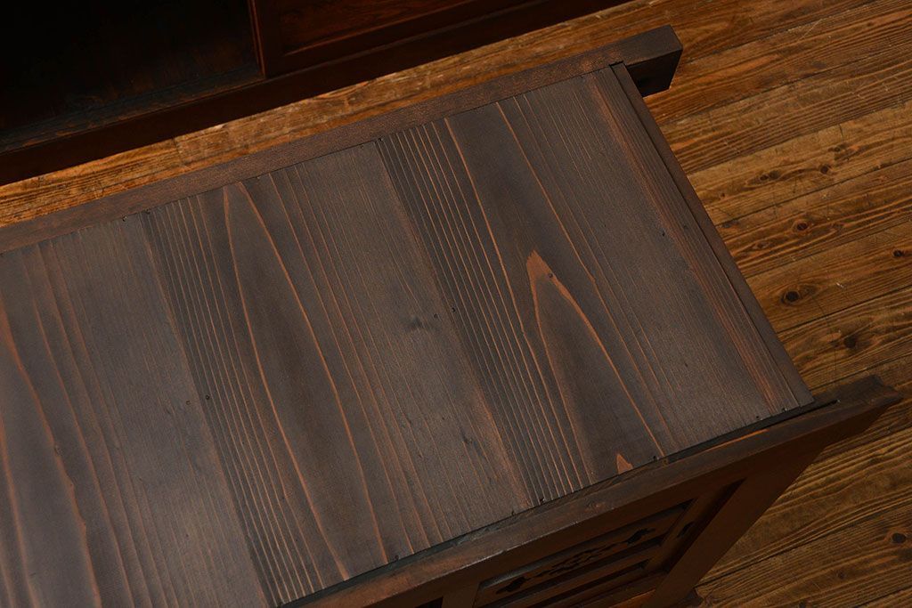 アンティーク家具　古民具・骨董 状態の良い美しい昇り引き出し付き六尺水屋箪笥(近江水屋箪笥、食器棚)