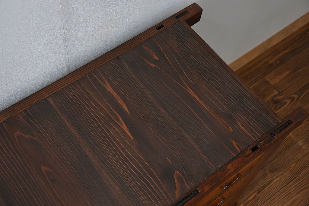 アンティーク家具　古民具・骨董 状態の良い美しい昇り引き出し付き六尺水屋箪笥(近江水屋箪笥、食器棚)