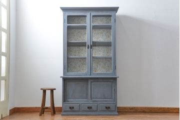 アンティーク家具　アンティークペイント 上質な作りのブックケース(本箱、食器棚、キャビネット)