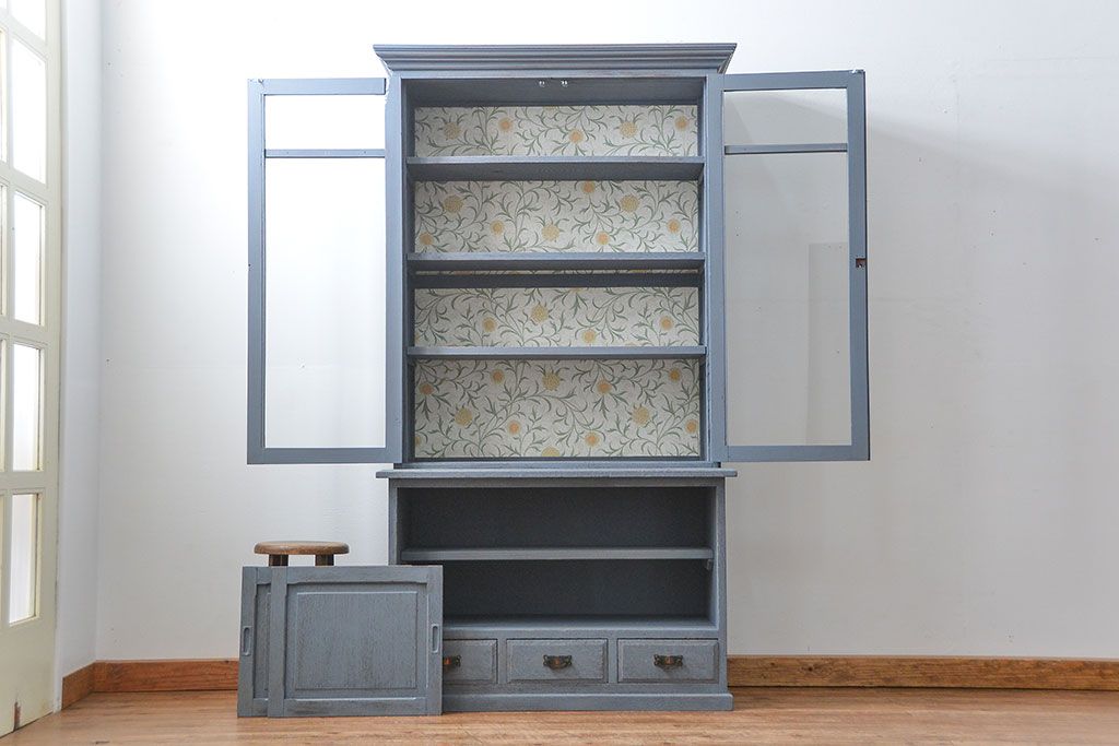 アンティーク家具　アンティークペイント 上質な作りのブックケース(本箱、食器棚、キャビネット)