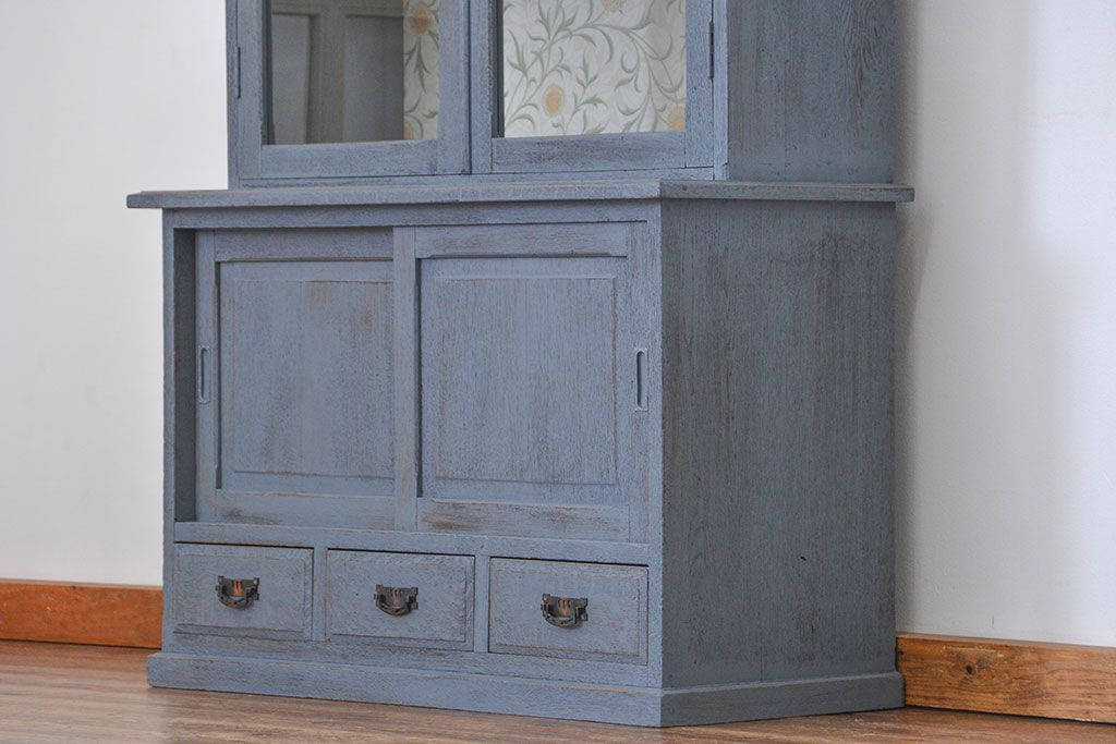 アンティーク家具　アンティークペイント 上質な作りのブックケース(本箱、食器棚、キャビネット)