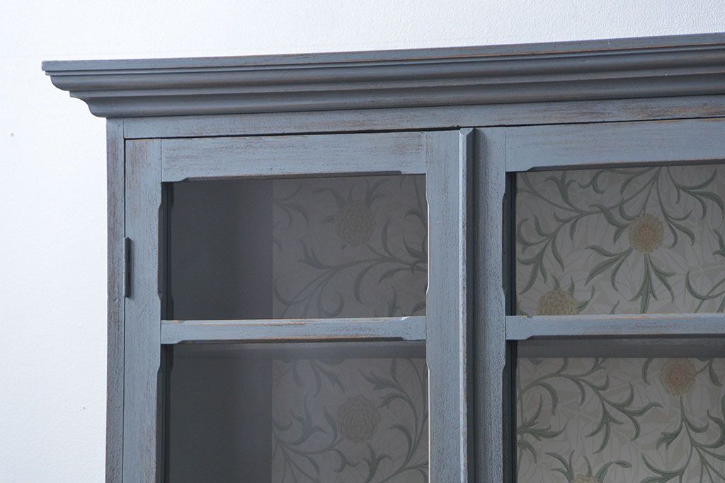 アンティーク家具　アンティークペイント 上質な作りのブックケース(本箱、食器棚、キャビネット)