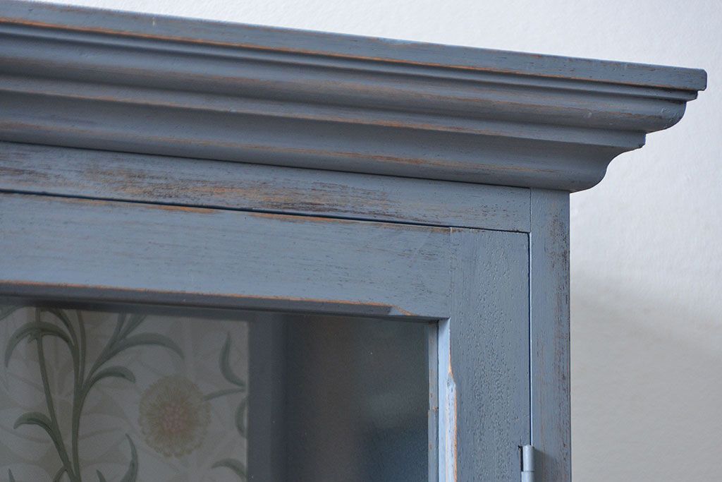 アンティーク家具　アンティークペイント 上質な作りのブックケース(本箱、食器棚、キャビネット)