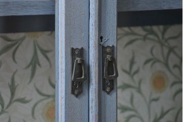 アンティーク家具　アンティークペイント 上質な作りのブックケース(本箱、食器棚、キャビネット)