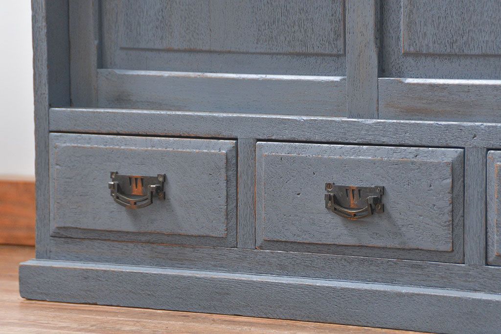 アンティーク家具　アンティークペイント 上質な作りのブックケース(本箱、食器棚、キャビネット)