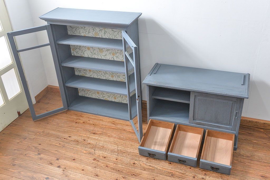 アンティーク家具　アンティークペイント 上質な作りのブックケース(本箱、食器棚、キャビネット)