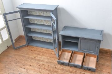 アンティーク家具　アンティークペイント 上質な作りのブックケース(本箱、食器棚、キャビネット)