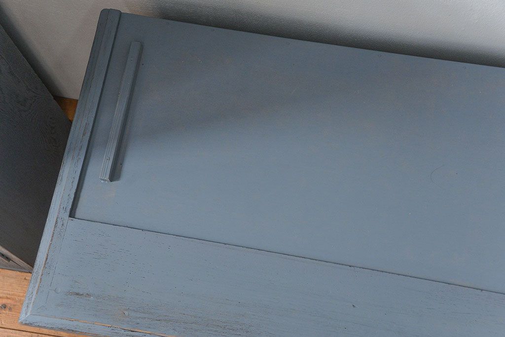 アンティーク家具　アンティークペイント 上質な作りのブックケース(本箱、食器棚、キャビネット)