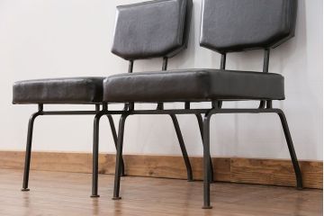 アンティーク家具　アンティーク 重量感のある鉄脚の椅子　2脚セット(1)　(イス)