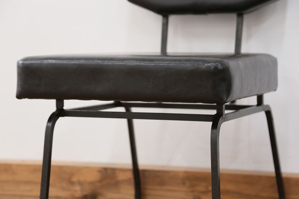 アンティーク家具　アンティーク 重量感のある鉄脚の椅子　2脚セット(1)　(イス)