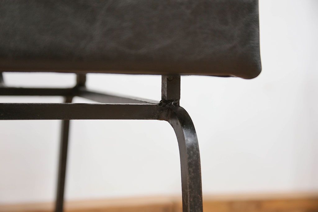 アンティーク家具　アンティーク 重量感のある鉄脚の椅子　2脚セット(1)　(イス)