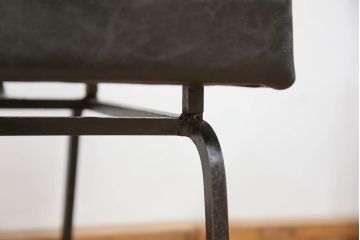 アンティーク家具　アンティーク 重量感のある鉄脚の椅子　2脚セット(1)　(イス)