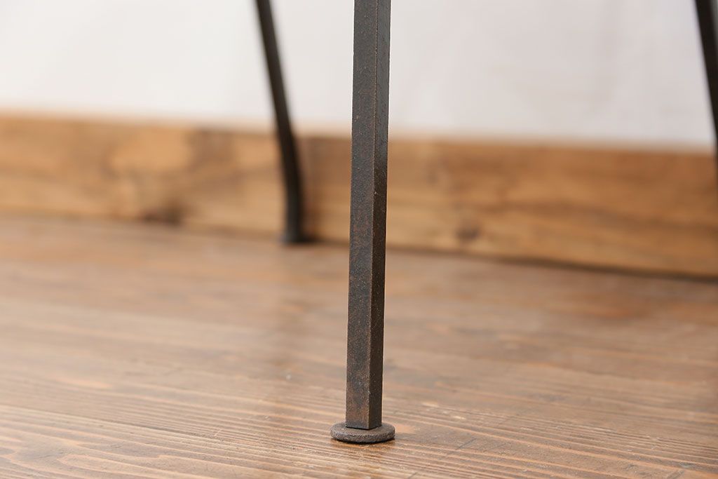 アンティーク家具　アンティーク 重量感のある鉄脚の椅子　2脚セット(1)　(イス)