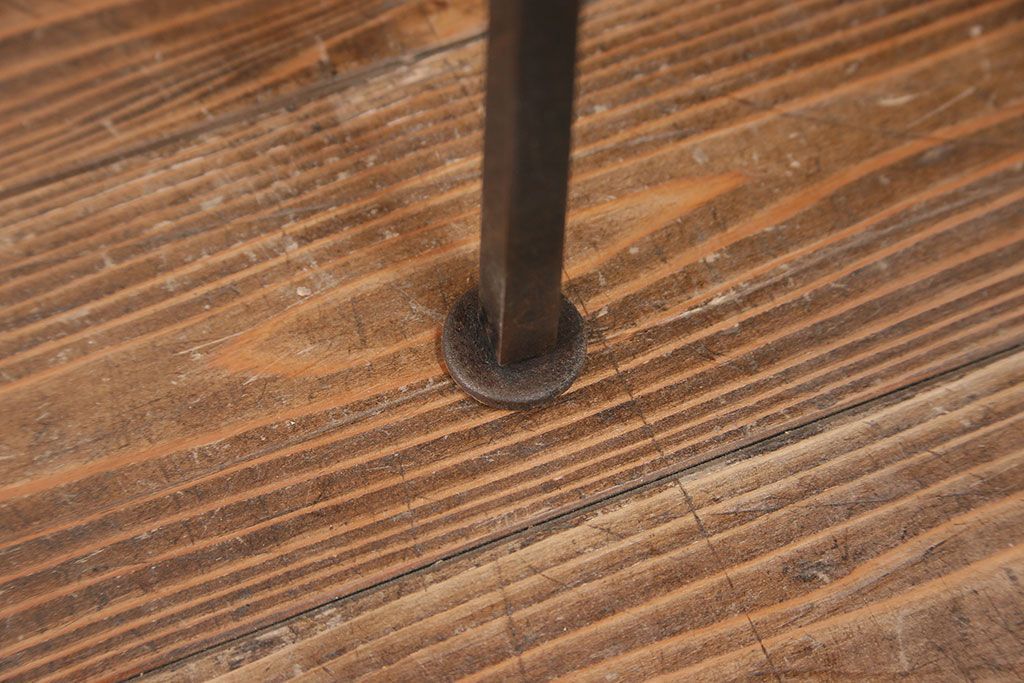 アンティーク家具　アンティーク 重量感のある鉄脚の椅子　2脚セット(1)　(イス)