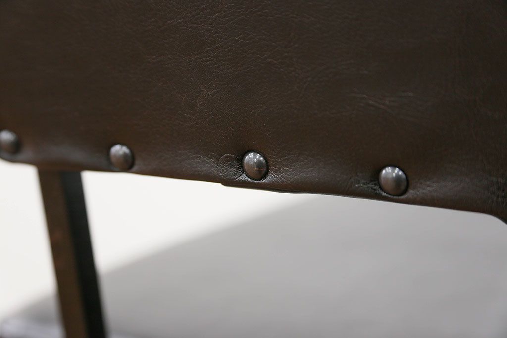 アンティーク家具　アンティーク 重量感のある鉄脚の椅子　2脚セット(1)　(イス)