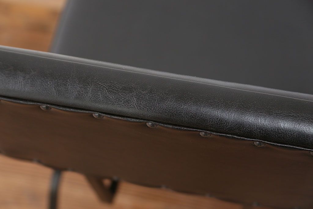 アンティーク家具　アンティーク 重量感のある鉄脚の椅子　2脚セット(1)　(イス)