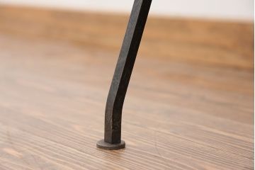 アンティーク家具　アンティーク 重量感のある鉄脚の椅子　2脚セット(1)　(イス)