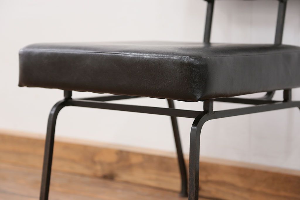 アンティーク家具　アンティーク 重量感のある鉄脚の椅子　2脚セット(2)　(イス)