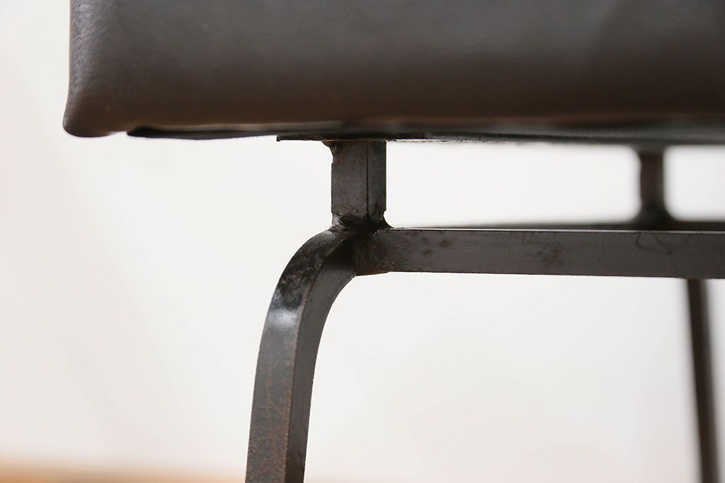 アンティーク家具　アンティーク 重量感のある鉄脚の椅子　2脚セット(2)　(イス)