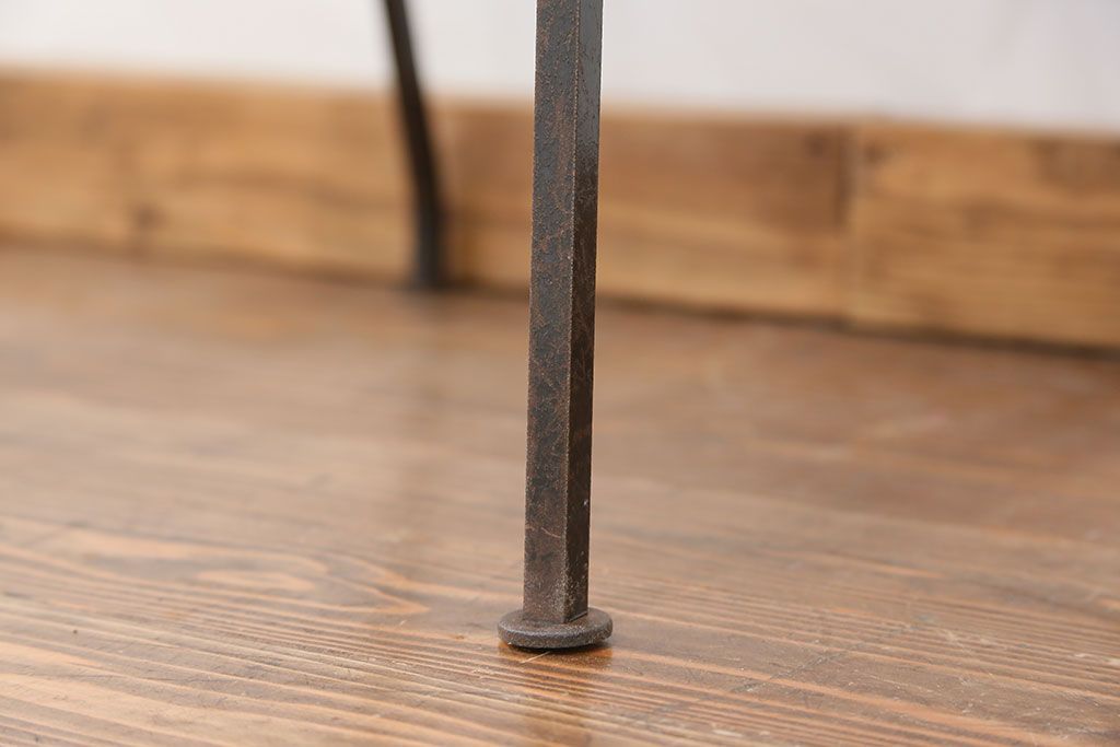 アンティーク家具　アンティーク 重量感のある鉄脚の椅子　2脚セット(2)　(イス)