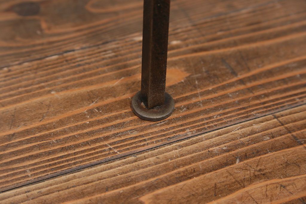 アンティーク家具　アンティーク 重量感のある鉄脚の椅子　2脚セット(2)　(イス)