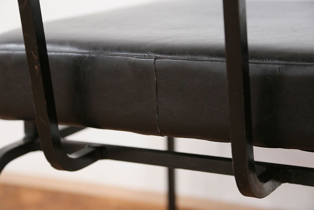 アンティーク家具　アンティーク 重量感のある鉄脚の椅子　2脚セット(2)　(イス)