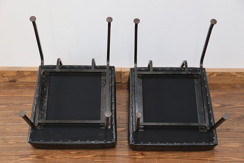 アンティーク家具　アンティーク 重量感のある鉄脚の椅子　2脚セット(2)　(イス)