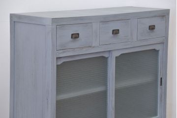 アンティーク家具　アンティークペイント　かわいいデザインの脚付き収納棚(戸棚、食器棚)