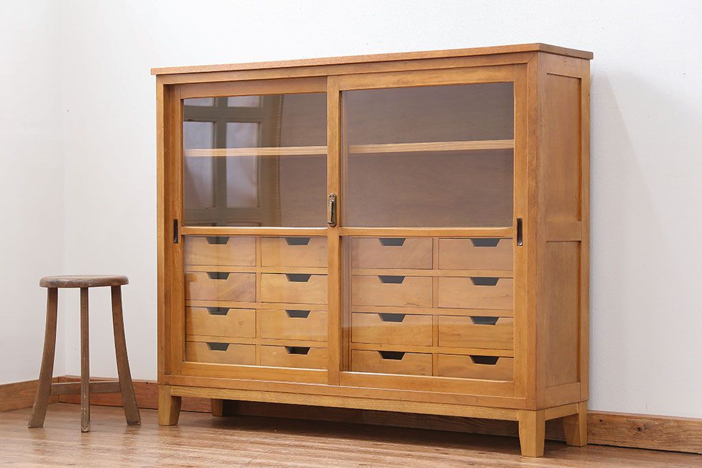 アンティーク家具　アンティーク 引き出し付き薄型脚付き収納棚(2)(キャビネット)