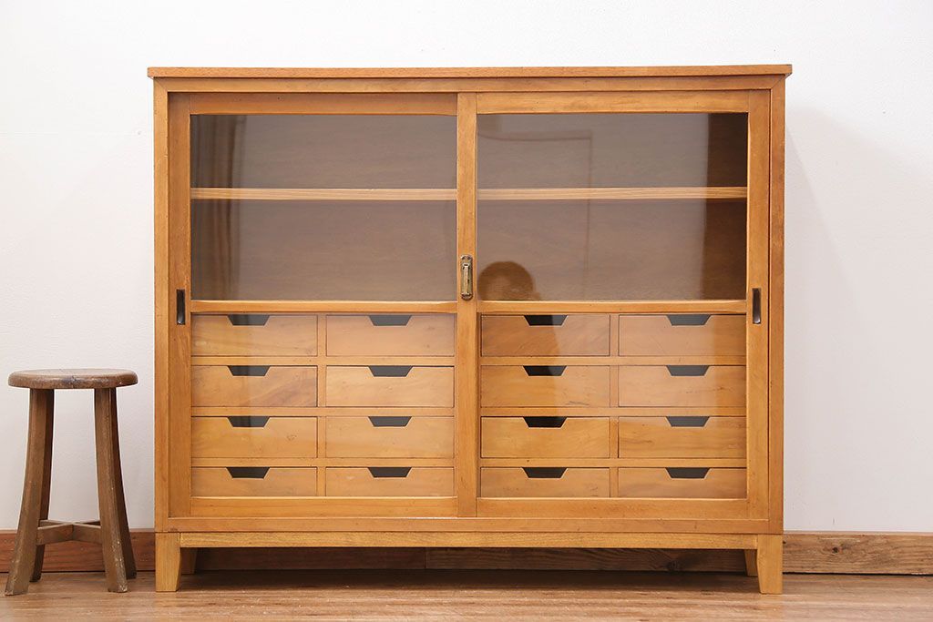 アンティーク家具　アンティーク 引き出し付き薄型脚付き収納棚(2)(キャビネット)