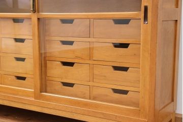 アンティーク家具　アンティーク 引き出し付き薄型脚付き収納棚(2)(キャビネット)