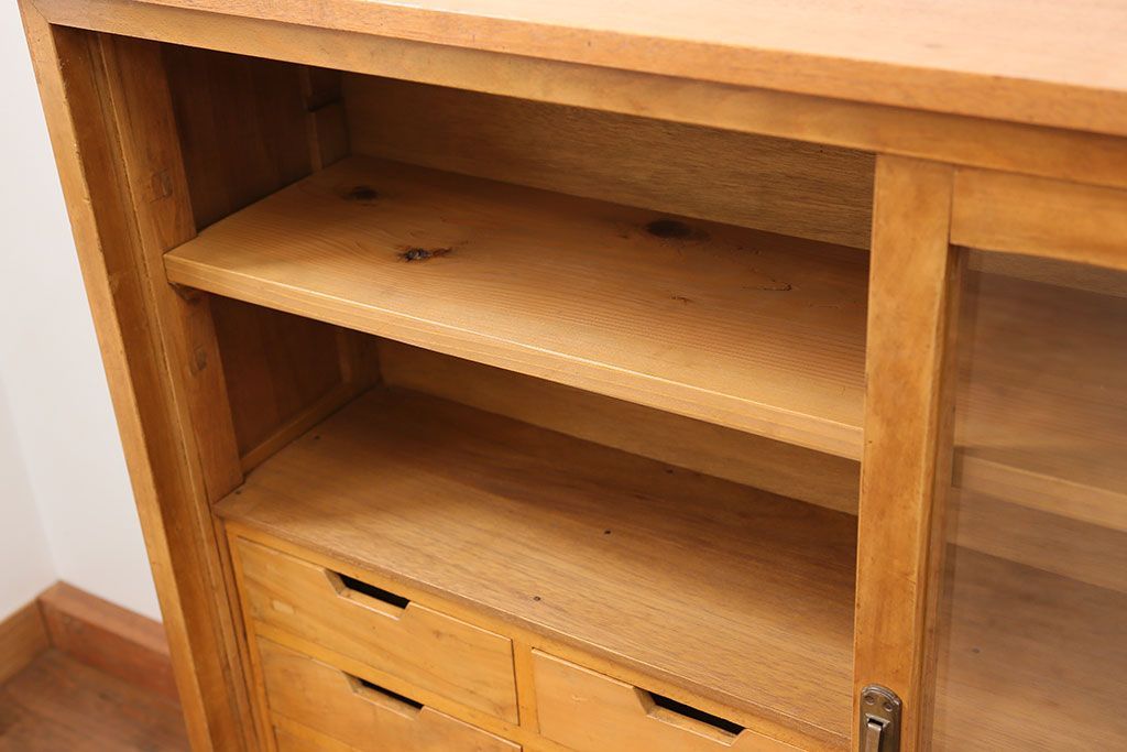 アンティーク家具　アンティーク 引き出し付き薄型脚付き収納棚(2)(キャビネット)