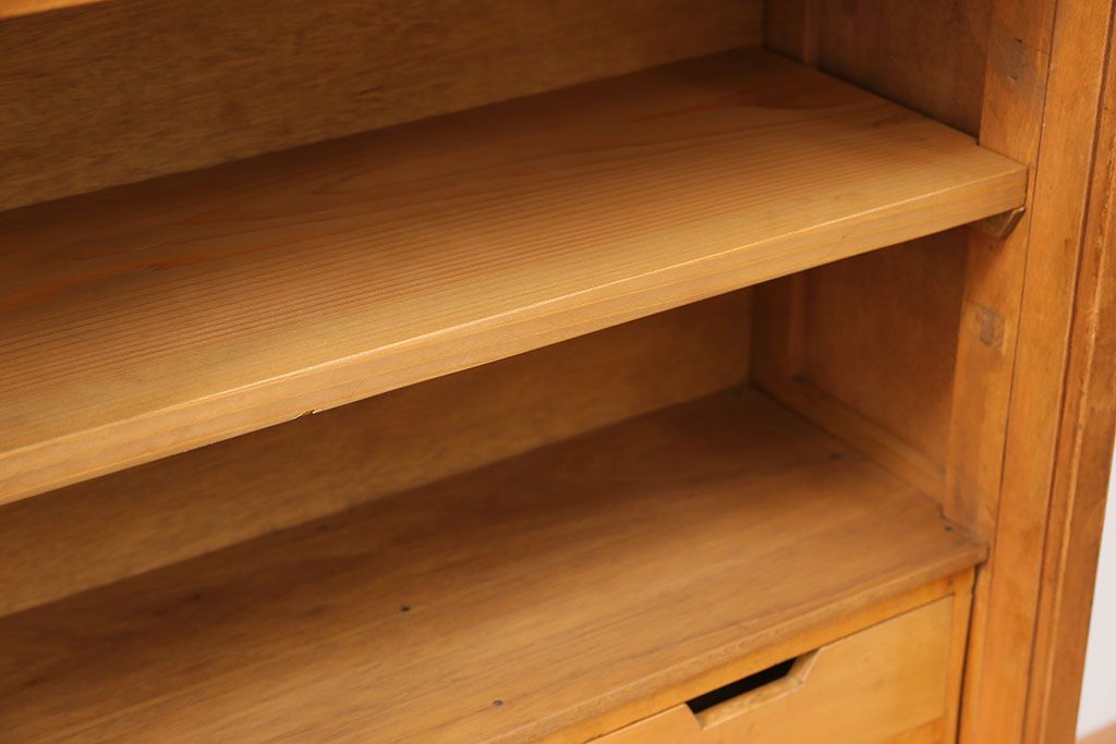 アンティーク家具　アンティーク 引き出し付き薄型脚付き収納棚(2)(キャビネット)