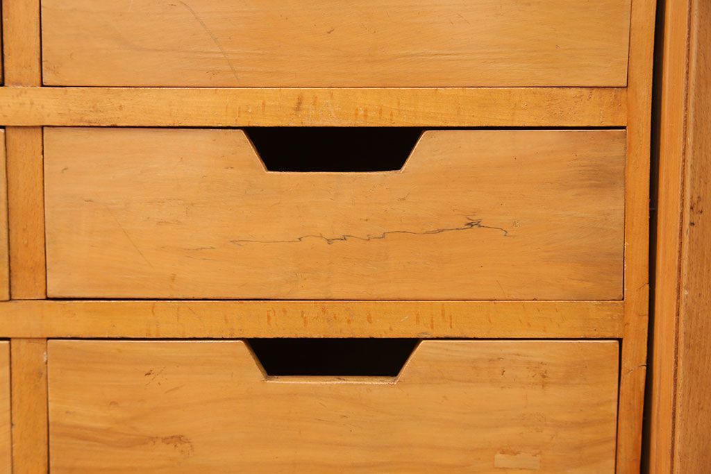 アンティーク家具　アンティーク 引き出し付き薄型脚付き収納棚(2)(キャビネット)