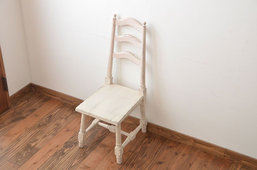 アンティーク家具　アンティークペイントの使い込まれた椅子(イス、チェア)