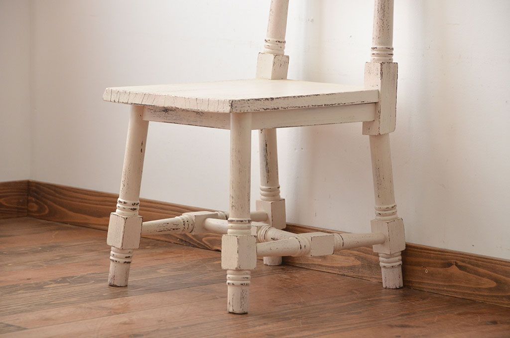 アンティーク家具　アンティークペイントの使い込まれた椅子(イス、チェア)