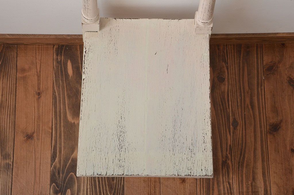 アンティーク家具　アンティークペイントの使い込まれた椅子(イス、チェア)